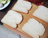 Foto del paso 1 de la receta: Sándwich vegetal con aguacate y huevo duro para 2