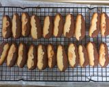 Hình bước làm 5 của món Bánh lưỡi mèo (Langues de chat)