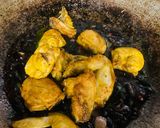 Gambar langkah 3 resipi Ayam Masak Kicap Berkilat.