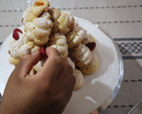 Foto del paso 13 de la receta: Croquembouche (masa choux y crema pastelera)