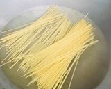 Gambar langkah 2 resipi Spageti Goreng Mudah.
