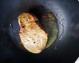 Foto del paso 2 de la receta: Bondiola sencilla  marinada en naranja y  mostaza en wok