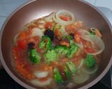 Foto langkah ke 7 dari resep Ikan Bawal Goreng Asam Manis Pedas.