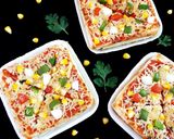चीज़ गार्लिक ब्रेड पिज़्ज़ा (Cheese garlic bread pizza recipe in Hindi) रेसिपी चरण 7 फोटो