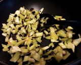 Foto del passaggio 1 della ricetta Pasta con melanzana e datterini