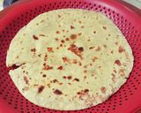 A picture of step 3 of Besan ki Roti.Piyaz Tamatar Hari Mirch Chutney.