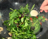Foto langkah ke 5 dari resep Tumis Kangkung Terasi.