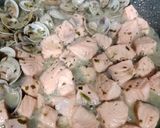 Foto del paso 2 de la receta: Maccherioni con salmón y almejas en salsa verde