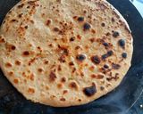 A picture of step 4 of Aalo stuff paratha.