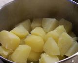 A picture of step 4 of Quick roast potatoes.