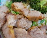 Hình bước làm 3 của món Mì lá tươi trộn xá xíu