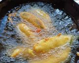 A picture of step 4 of Potato Stuffed Chilli Pakoda.