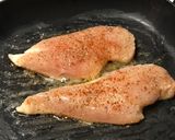 Foto del paso 5 de la receta: Pechuga a la plancha