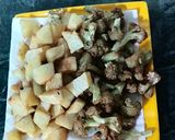 A picture of step 1 of Punjabi Masala Aaloo Gobhi.