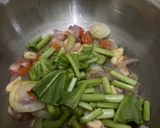 Foto langkah ke 2 dari resep Tumis Udang Sawi Hijau.