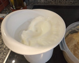 Foto del paso 3 de la receta: Bizcocho de claras con siropes de chocolate o de fresas