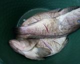 Foto langkah ke 1 dari resep Kerapu Goreng Masak Kecap.