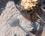 रागी लड्डू (Ragi Laddu recipe in Hindi) रेसिपी चरण 3 फोटो