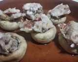 Foto del paso 3 de la receta: Champiñones rellenos con salmonetes