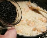 A picture of step 2 of Risotto gamberi e caviale prawn and caviar risotto 🎄.