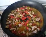 Foto del paso 2 de la receta: Paella de calamaritos y magro