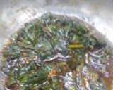A picture of step 3 of Palak bheja fry.