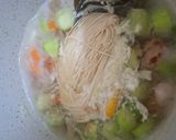 Foto langkah ke 3 dari resep Bening Oyong Bumbu Iris.
