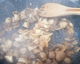 Foto del paso 4 de la receta: Cinta de lomo con salsa de ajo y champiñones