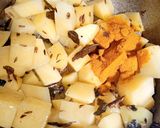 A picture of step 5 of Spicy bhagaaray Aloo 😋😋😋😋.