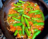 Foto del paso 4 de la receta: Tajine de habas tiernas con jureles blancos