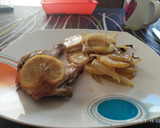 Foto del paso 9 de la receta: Pollo al limón en cama de patatas al horno
