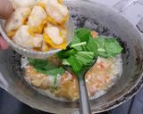 Foto langkah ke 5 dari resep Seblak Kuah (cipuk, siomay kering & mie).