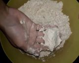 A picture of step 1 of Hare pyaz ki kachori.