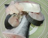 Hình bước làm 1 của món Cá Basa Kho Sả Ớt