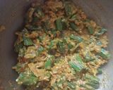 A picture of step 4 of Shahi bhindi.