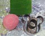 Foto langkah ke 4 dari resep Donat pink ceria.