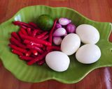 Foto langkah ke 1 dari resep Sambalado Telur Khas Minang.