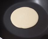 Foto langkah ke 3 dari resep Pancake sederhana.
