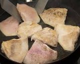 Foto del paso 2 de la receta: Filete de pescado y camarones al vino blanco y naranja
