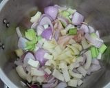 صورة لخطوة 2 من وصفة حساء بالبطاطا وشمر والجبن🥔🧀