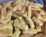 Foto langkah ke 7 dari resep 107. Kastengel Keju ala Fatmah Bahalwan.