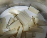 Foto del paso 1 de la receta: Coca de hojaldre rellena de chocolate blanco