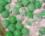 Foto langkah ke 4 dari resep Klepon ketan isi gula merah.
