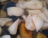 Mézes, körte, szilva leves recept fázis 2 fotója