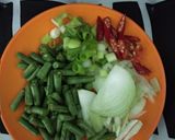 Foto langkah ke 1 dari resep Tumis Kornet Kacang Panjang.