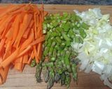 Foto del paso 1 de la receta Espaguetis de zanahoria con espárragos y champiñones