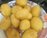 A picture of step 2 of Niramish Aloo Dum.