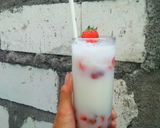 Foto langkah ke 6 dari resep Kuliner Khas Korea~Korean Strawberry Milk.
