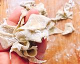 Hình bước làm 1 của món Canh Súp Nấm Thịt Viên & Vỏ Bánh Mandu Xén Dư