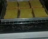 Foto langkah ke 2 dari resep Roti Kering Manis Tabur Gula.